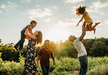 10 Budget-Friendly Outfit Ideas for Family Photos