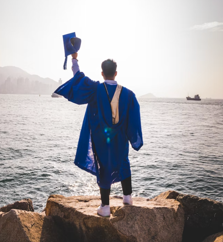 10 Gifts to Commemorate Your Grad