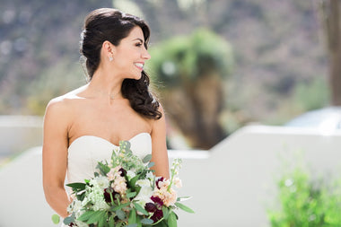 5 Essential Items to Keep You Looking Picture Perfect on Your Wedding Day