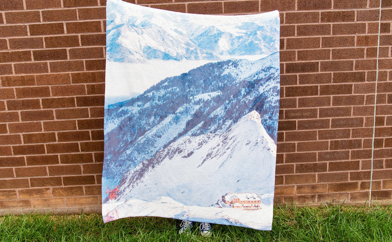 Photo Blanket with a picture of a mountain range.